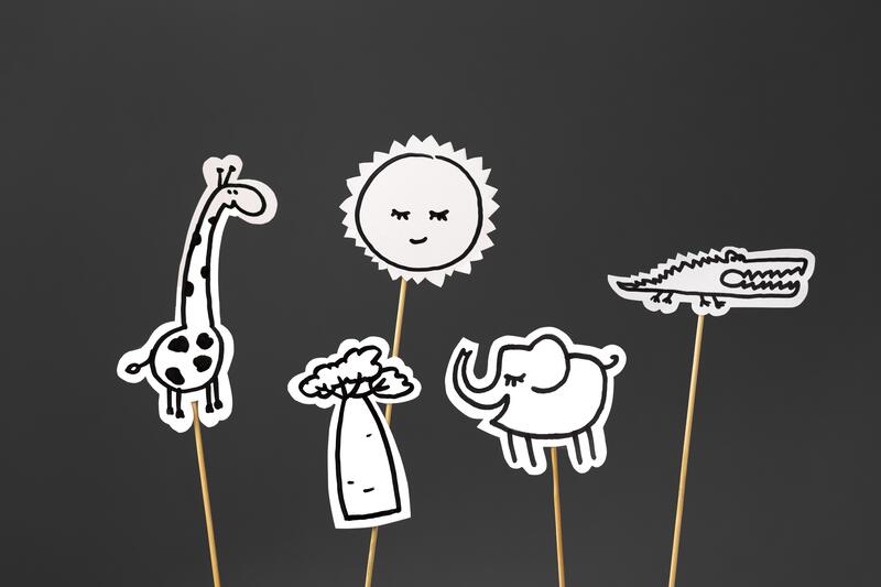 What is black and white card for babies and why should use them